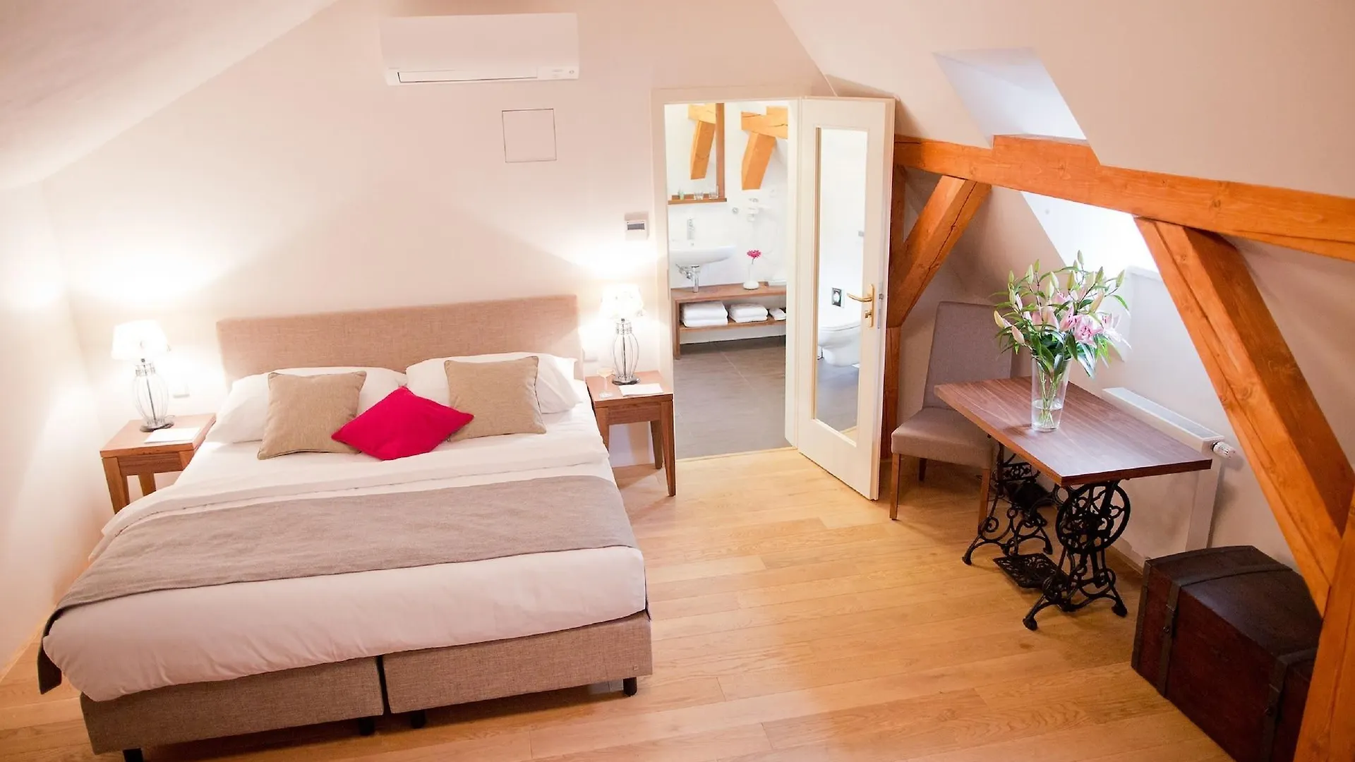 Hotel Golden Key Prague Castle
