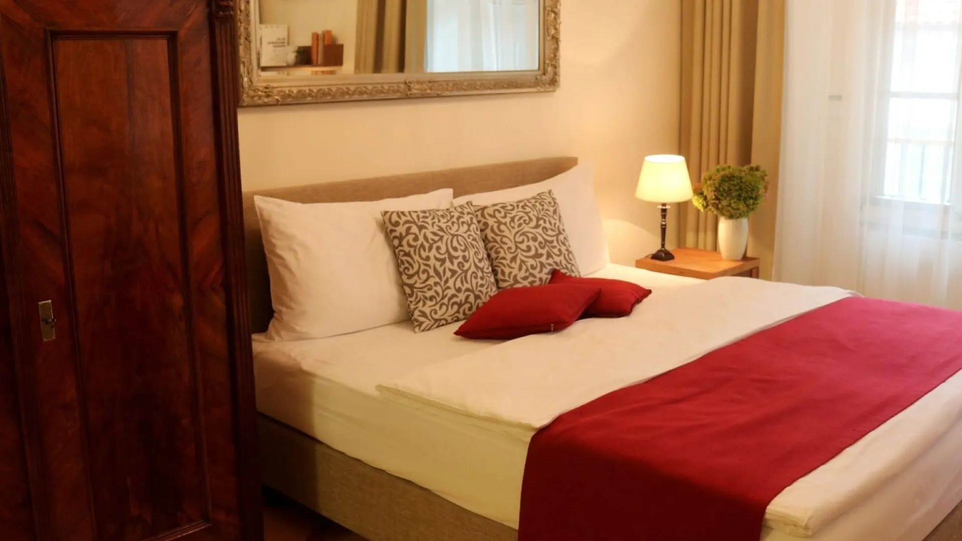 Hotel Golden Key Prague Castle