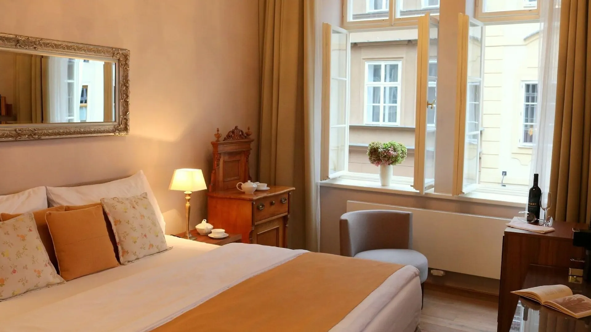 Hotel Golden Key Prague Castle Чехия