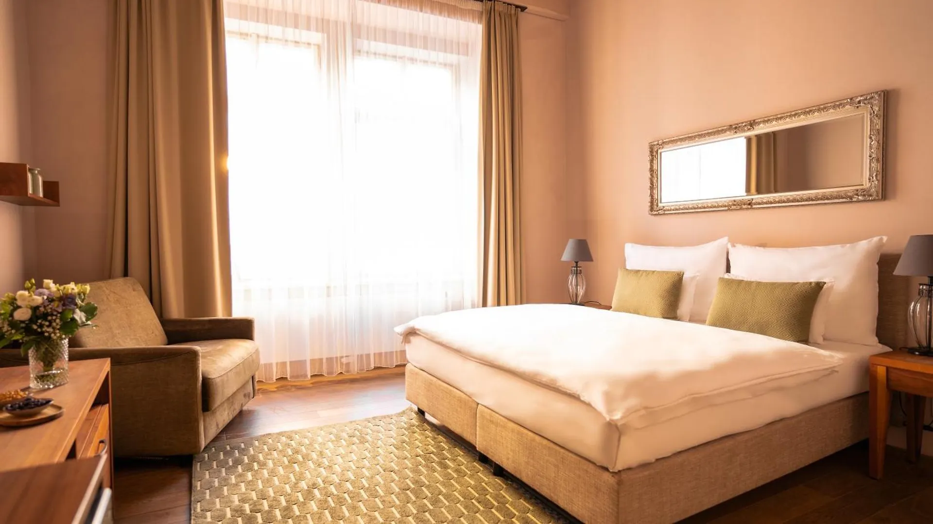 ****  Hotel Golden Key Prague Castle Чехия